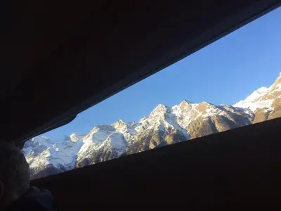 Ein allgemeiner Bergblick oder ein Berglick von des Ferienhauses aus