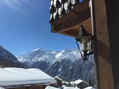 Ein allgemeiner Bergblick oder ein Berglick von des Ferienhauses aus