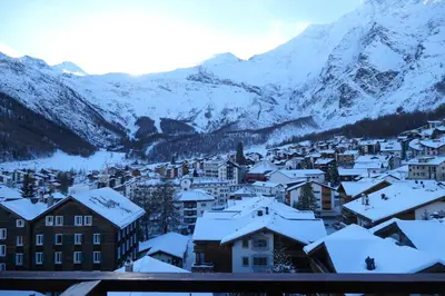 Ein allgemeiner Bergblick oder ein Berglick von der Ferienwohnung aus