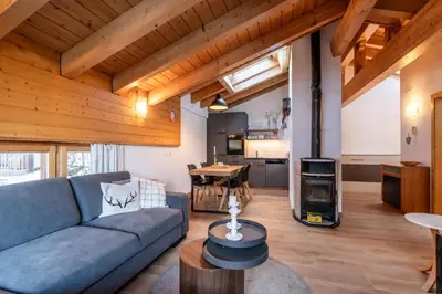Ein Sitzbereich in der Unterkunft Dachwohnung Balma-great overview of Zermatt