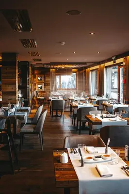 Ein Restaurant oder anderes Speiselokal in der Unterkunft Chandolin Boutique Hotel