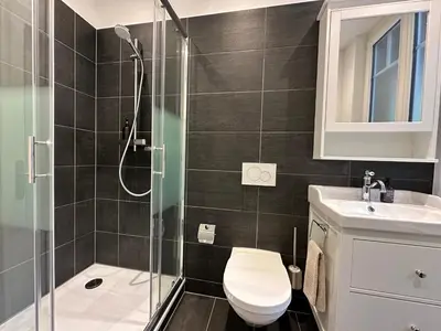 Ein Badezimmer in der Unterkunft Boutique Hotel Niesenblick - direkt am Thunersee gelegen mit SELF CHECK IN & digitaler Rezeption