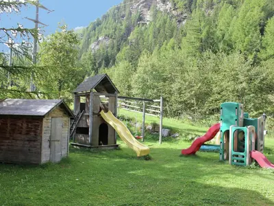 Ein Kinderspielbereich in der Unterkunft Chalet in Valais near Ski Lift & Saas Valley