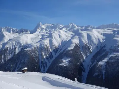 Ein allgemeiner Bergblick oder ein Berglick von der Ferienwohnung aus