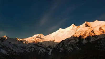 Ein allgemeiner Bergblick oder ein Berglick von des Hotels aus
