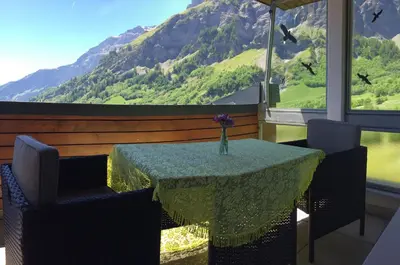 Ein allgemeiner Bergblick oder ein Berglick von der Ferienwohnung aus