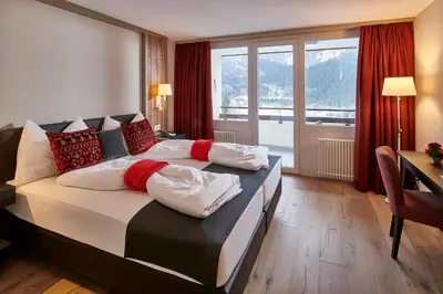 Ein Bett oder Betten in einem Zimmer der Unterkunft Hotel Spinne Grindelwald