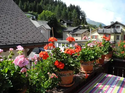 Ein allgemeiner Bergblick oder ein Berglick von des Bed & Breakfasts aus