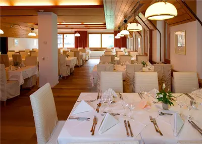 Ein Restaurant oder anderes Speiselokal in der Unterkunft Apartment Silverpeak by Silberhorn Hotel