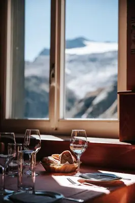 Ein allgemeiner Bergblick oder ein Berglick von des Hotels aus