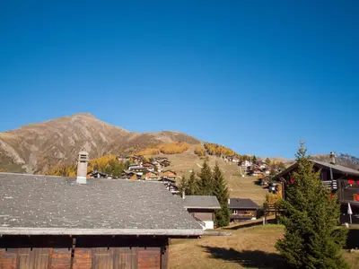 Ein allgemeiner Bergblick oder ein Berglick von des Chalets aus