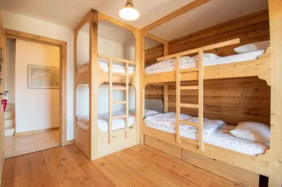 Ein Bett oder Betten in einem Zimmer der Unterkunft Hirondelle JACUZZI & LUXURY chalet 12 pers by Alpvision Résidences