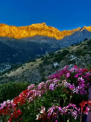 Ein allgemeiner Bergblick oder ein Berglick von der Ferienwohnung aus