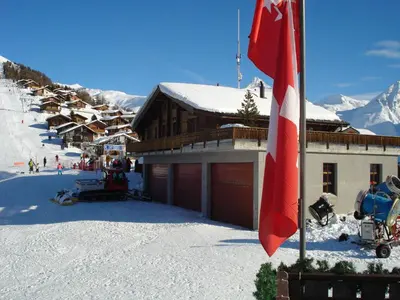 Chalet Skilift im Winter