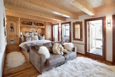 Ein Bett oder Betten in einem Zimmer der Unterkunft Stirling Luxury Chalet & Spa