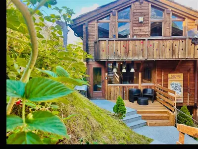 Das Gebäude in dem sich das Chalet befindet