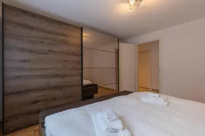 Ein Bett oder Betten in einem Zimmer der Unterkunft Mönch Apartment - Aare Jungfrau AG