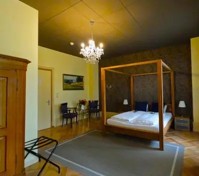 Ein Bett oder Betten in einem Zimmer der Unterkunft Alpenrose Hotel and Gardens