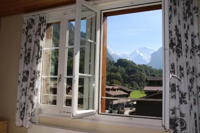 Ein allgemeiner Bergblick oder ein Berglick von des Hotels aus