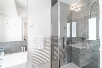 Ein Badezimmer in der Unterkunft Haus Kirchplatz 4 by Zermatt Premium Apartments