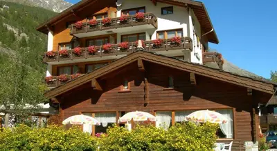 Ein allgemeiner Bergblick oder ein Berglick von des Hotels aus