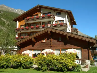 Ein allgemeiner Bergblick oder ein Berglick von des Hotels aus