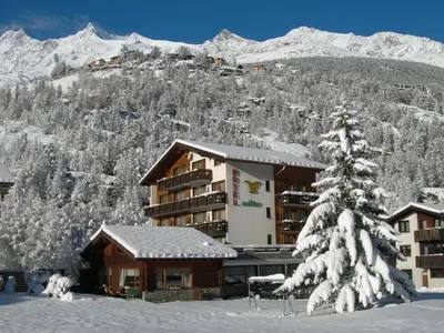 Ein allgemeiner Bergblick oder ein Berglick von des Hotels aus