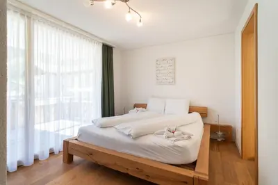 Ein Bett oder Betten in einem Zimmer der Unterkunft Chalet Apartments Iseltwald