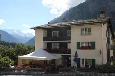 Ein allgemeiner Bergblick oder ein Berglick von des Hotels aus