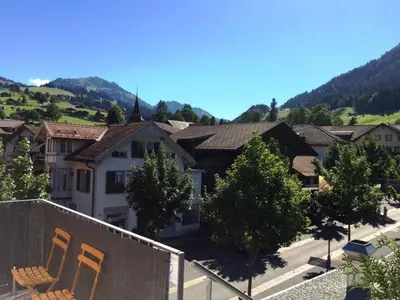 Ein allgemeiner Bergblick oder ein Berglick von der Ferienwohnung aus