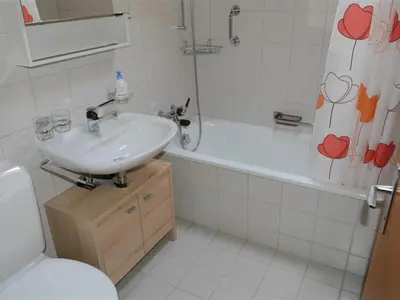 Ein Badezimmer in der Unterkunft Apartment Résidence Sonnegg - Herrli by Interhome