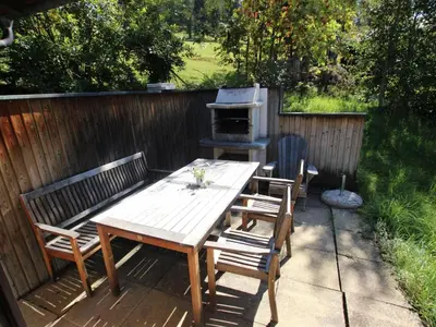 Ein Garten an der Unterkunft Apartment Möösli by Interhome