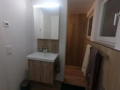 Ein Badezimmer in der Unterkunft Apartment Chalet Claudia by Interhome