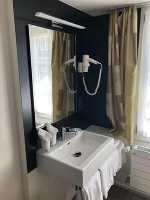 Ein Badezimmer in der Unterkunft Hotel Steinbock