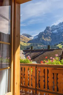 Ein allgemeiner Bergblick oder ein Berglick von des Hotels aus