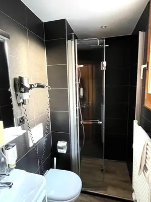 Ein Badezimmer in der Unterkunft Hotel Bären