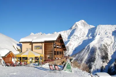 Ein allgemeiner Bergblick oder ein Berglick von des Hotels aus