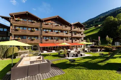 Ein allgemeiner Bergblick oder ein Berglick von des Hotels aus