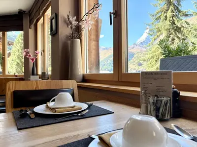 Ein allgemeiner Bergblick oder ein Berglick von des Hotels aus