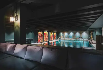 Der Swimmingpool an oder in der Nähe von the rex