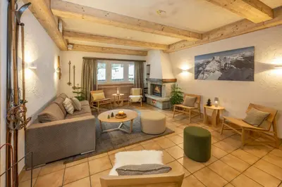 Ein Sitzbereich in der Unterkunft Hotel Sarazena