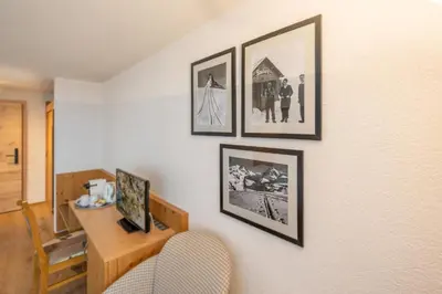 Ein Sitzbereich in der Unterkunft Hotel Sarazena