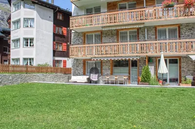 Das Gebäude in dem sich die Ferienwohnung befindet
