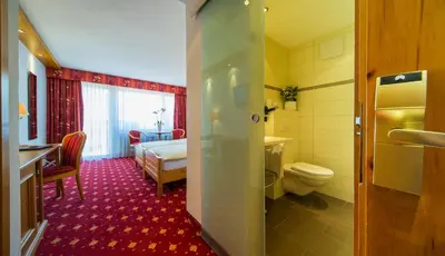 Ein Badezimmer in der Unterkunft Hotel Excelsior