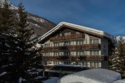 Ein allgemeiner Bergblick oder ein Berglick von des Hotels aus