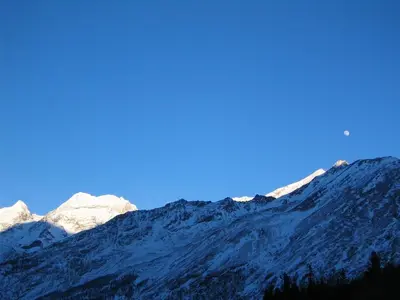 Ein allgemeiner Bergblick oder ein Berglick von des Hotels aus