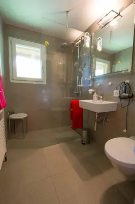 Ein Badezimmer in der Unterkunft Chalet Falki