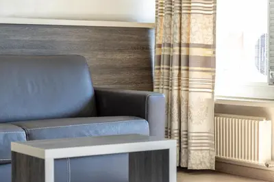 Ein Sitzbereich in der Unterkunft Hotel Castel
