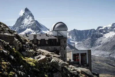 Ein allgemeiner Bergblick oder ein Berglick von des Hotels aus