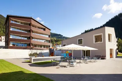 Ein allgemeiner Bergblick oder ein Berglick von des Ferienparks aus